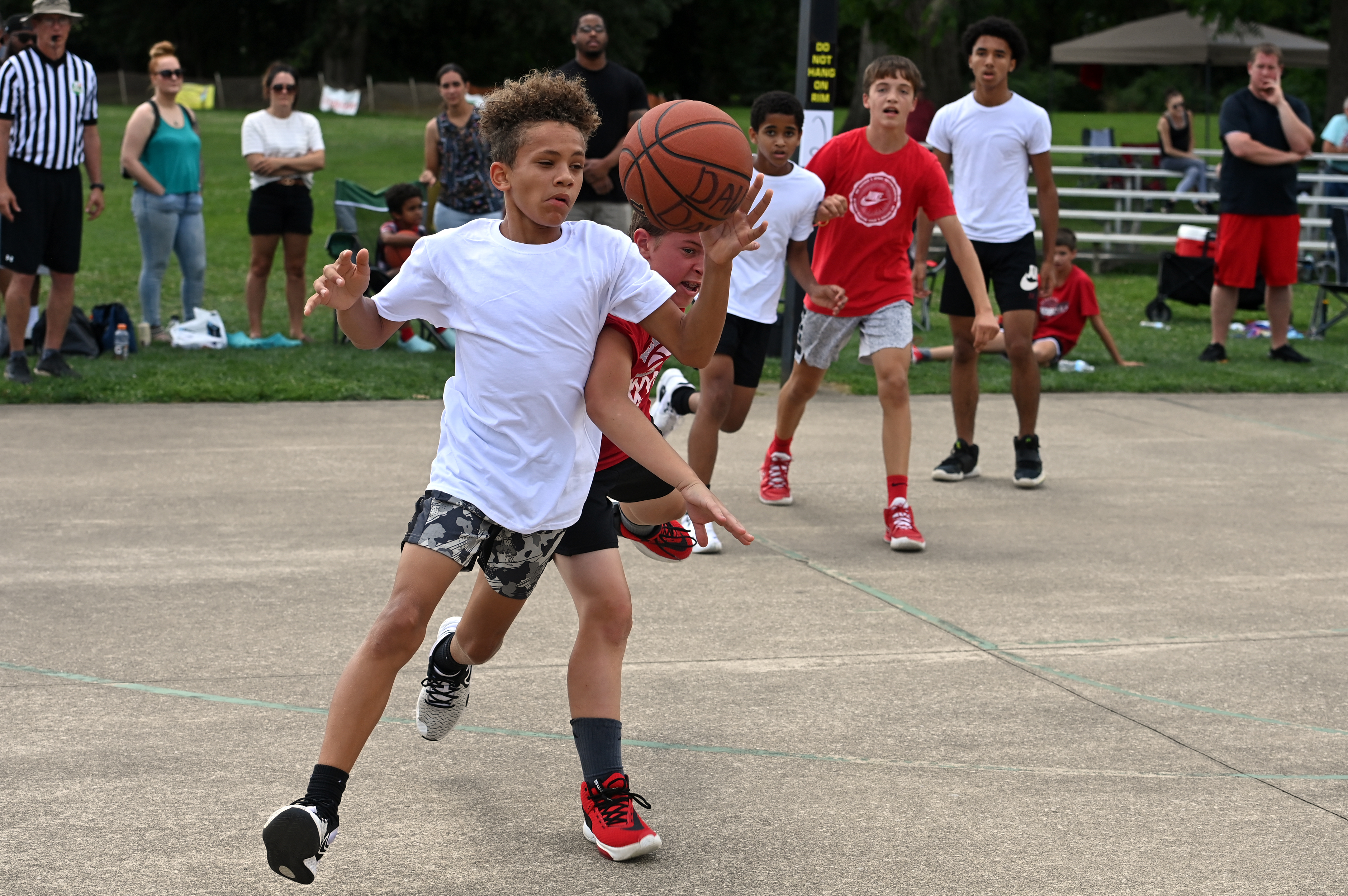 %_tempFileNamedog-days-basketball-2022_6129%