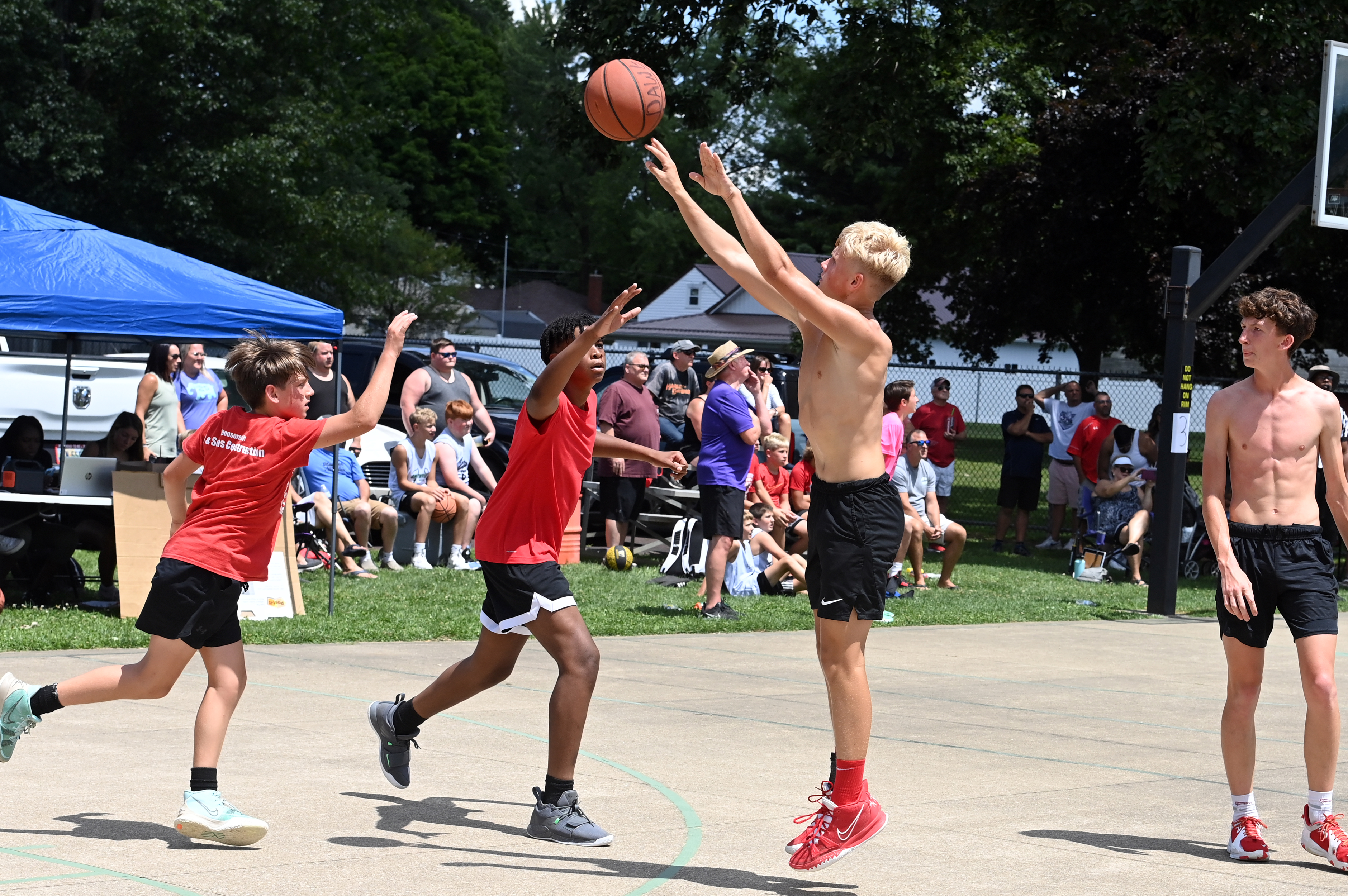 %_tempFileNamedog-days-basketball-2022_6545%