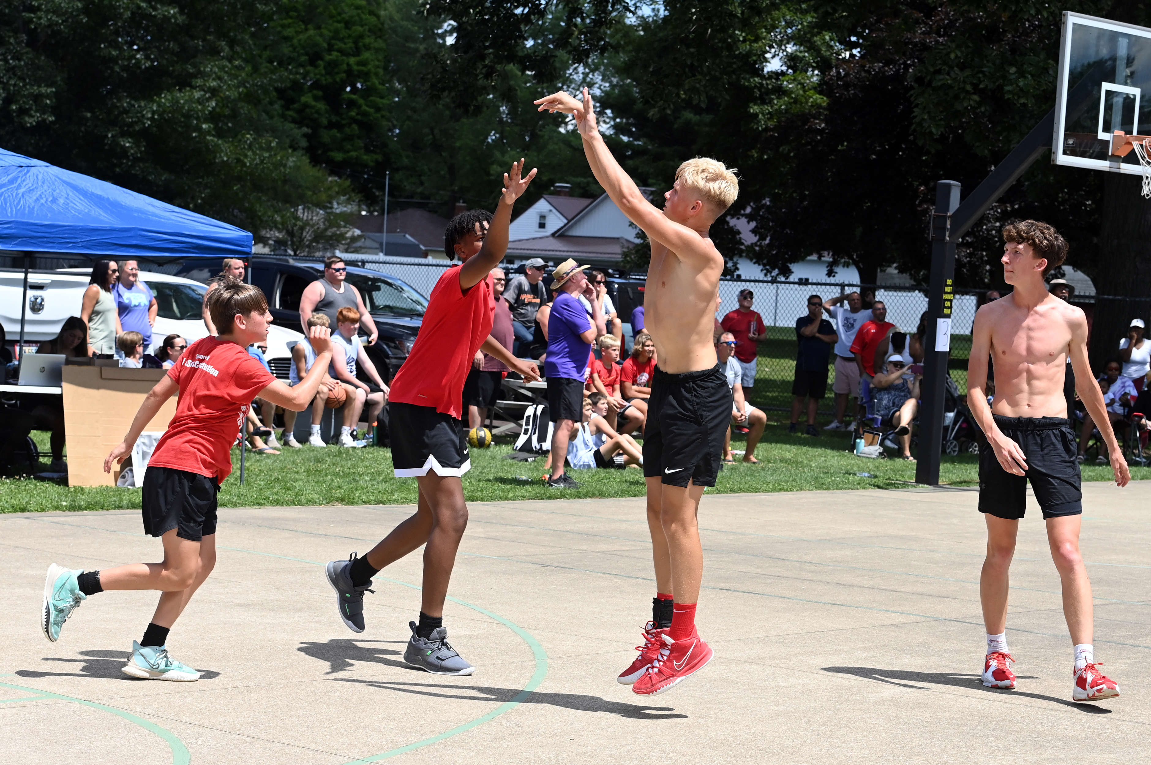 %_tempFileNamedog-days-basketball-2022_6546%