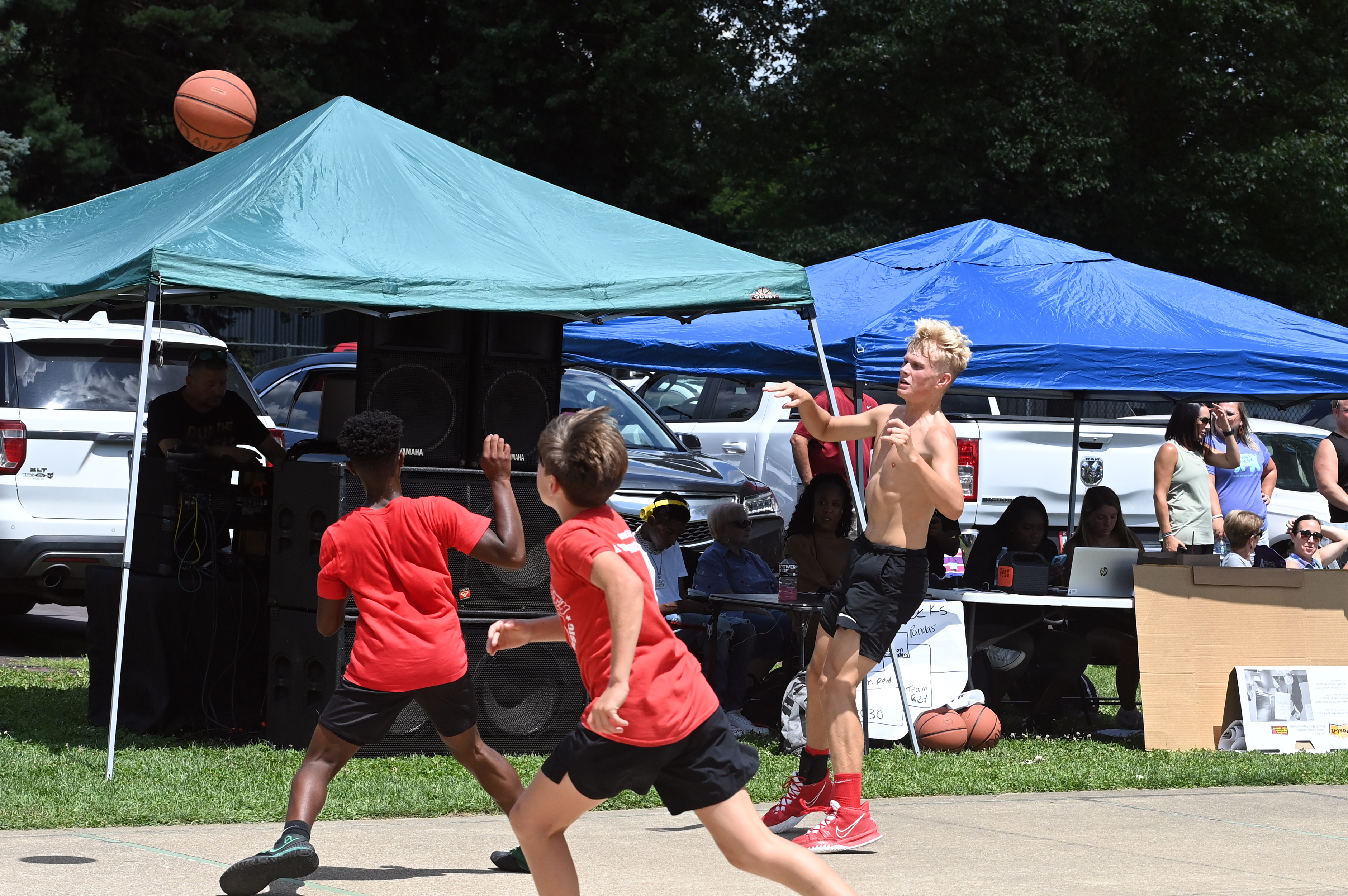 %_tempFileNamedog-days-basketball-2022_6550%