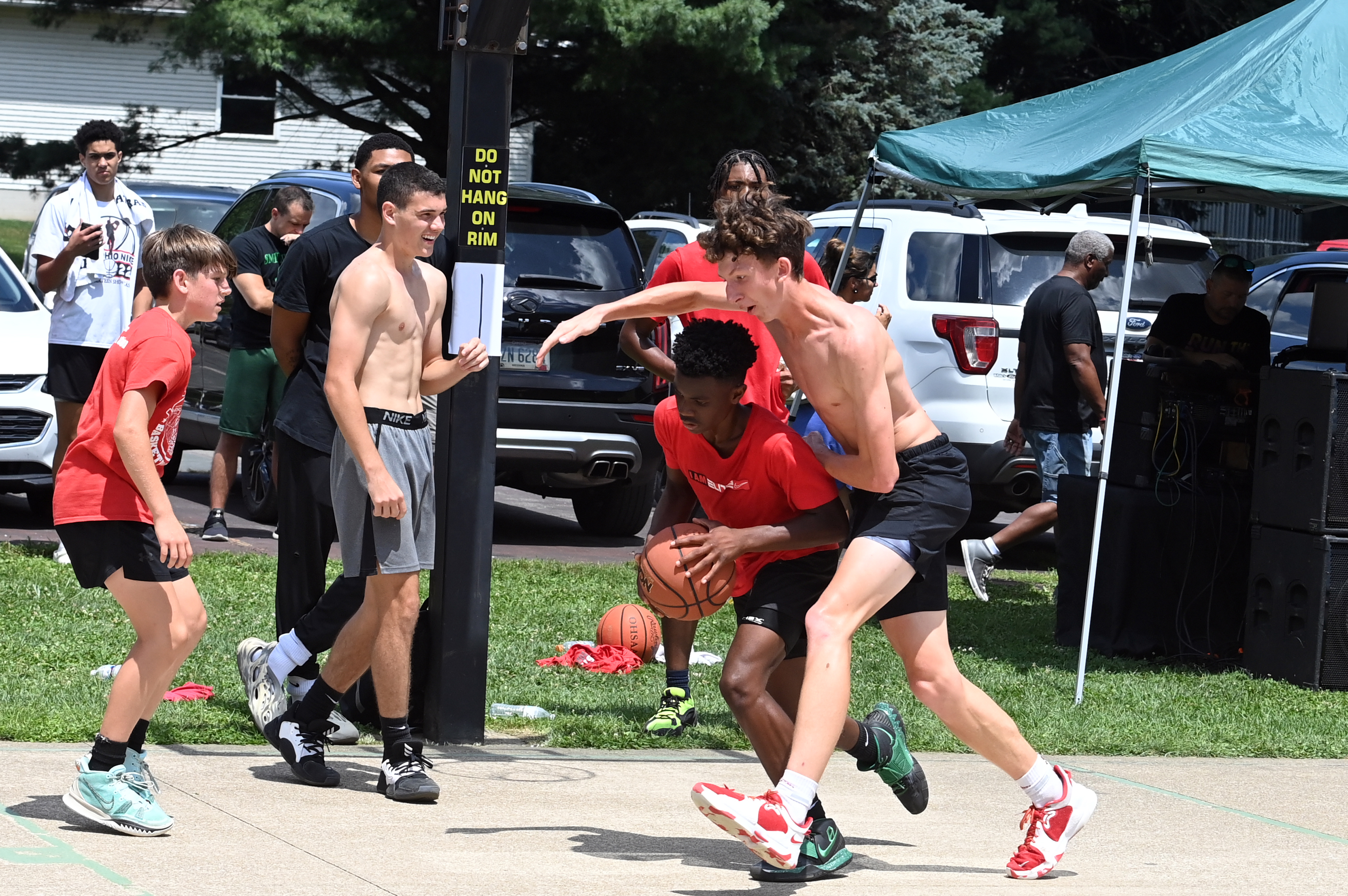 %_tempFileNamedog-days-basketball-2022_6570%