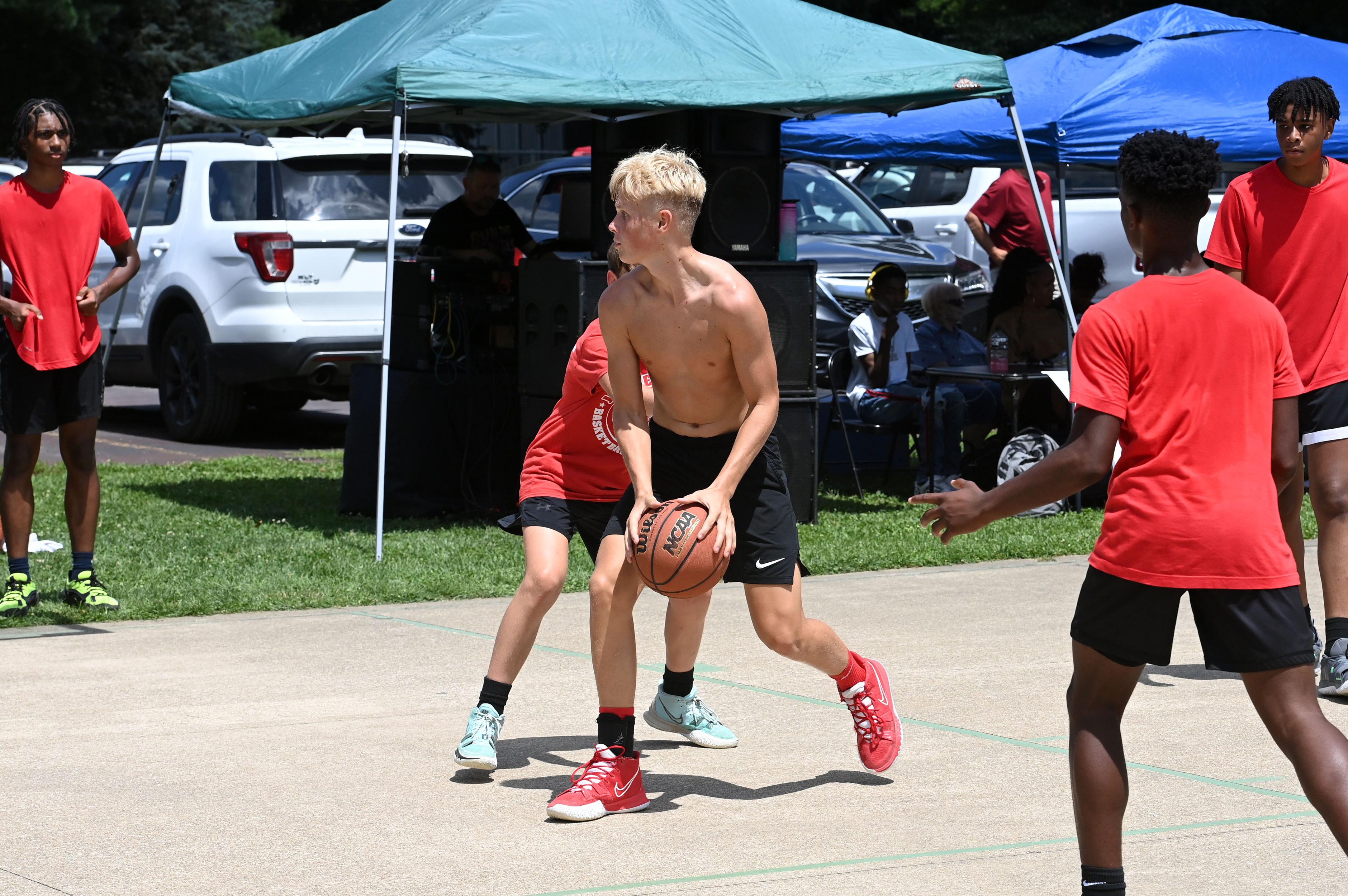 %_tempFileNamedog-days-basketball-2022_6603%