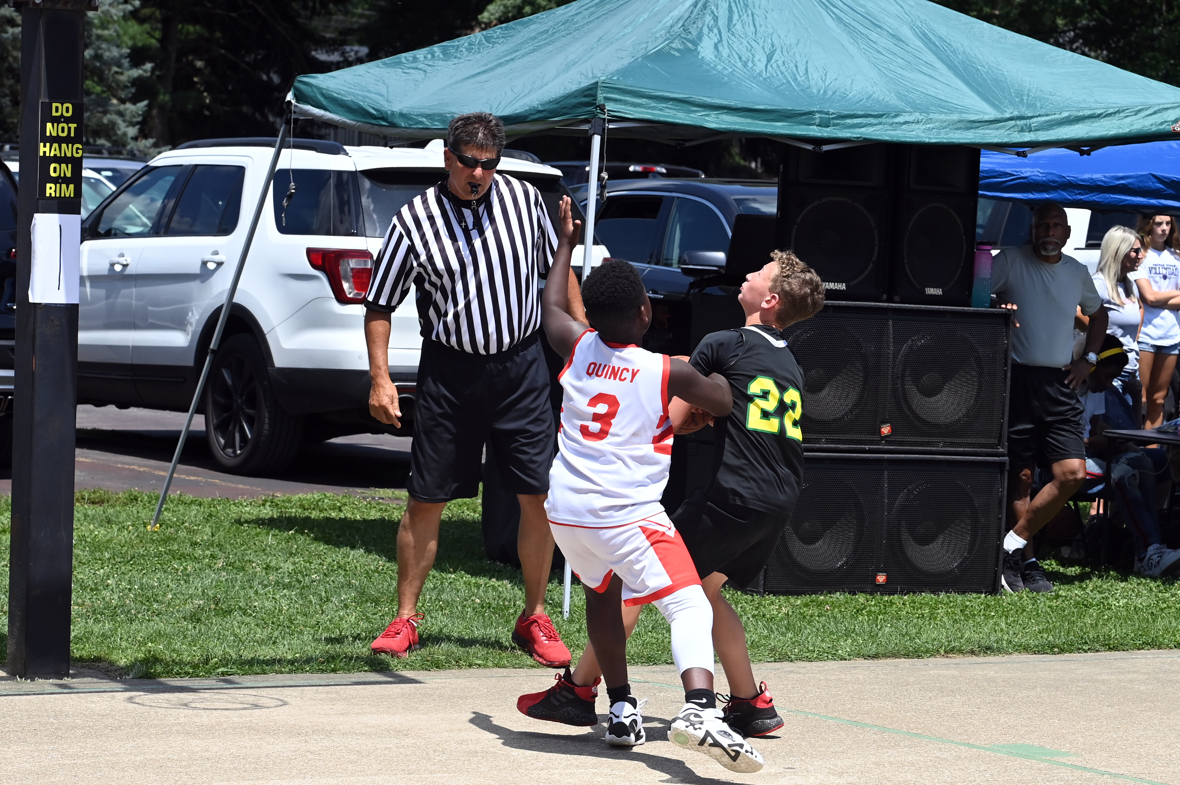 %_tempFileNamedog-days-basketball-2022_7215%