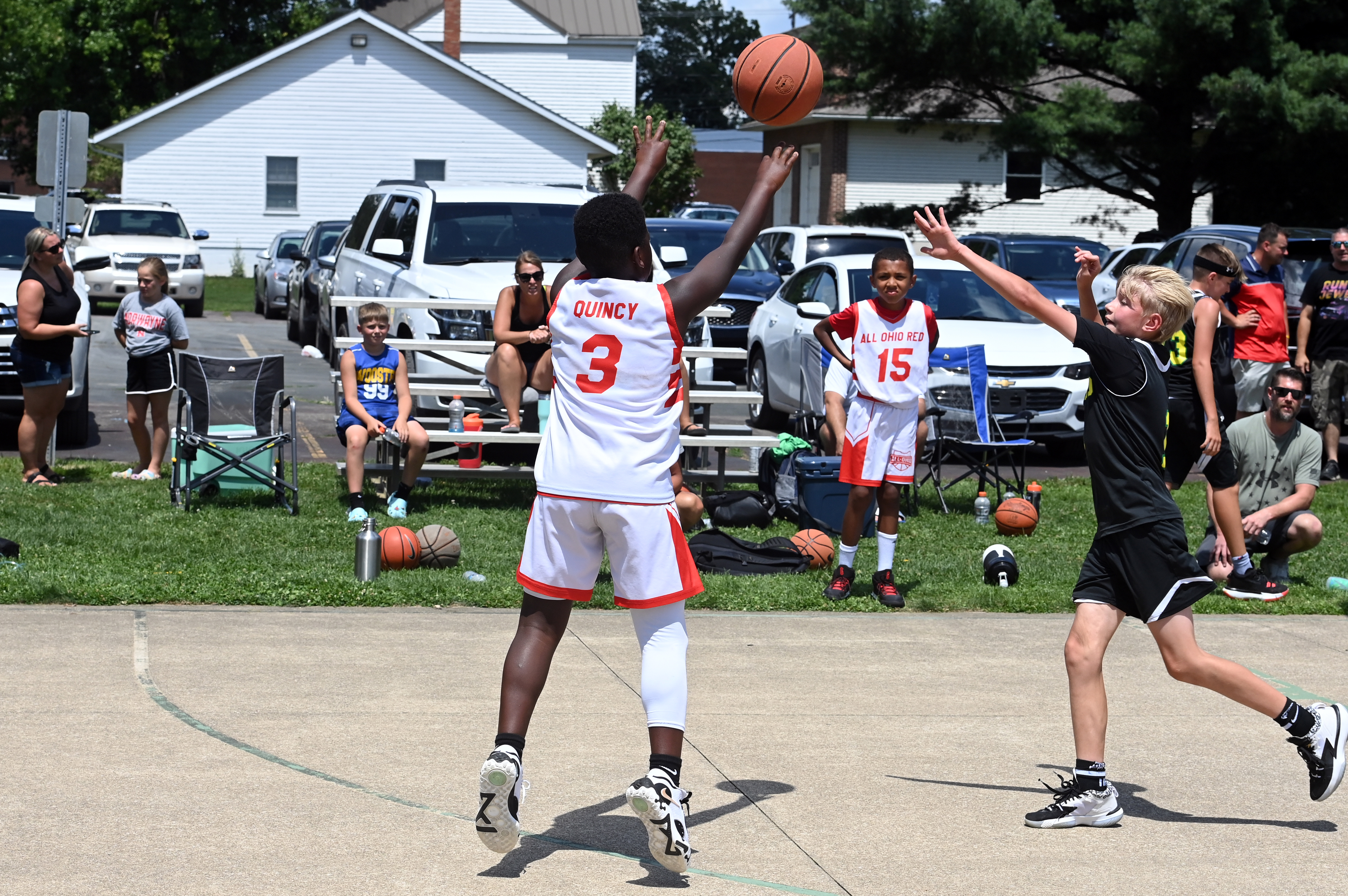 %_tempFileNamedog-days-basketball-2022_7224%