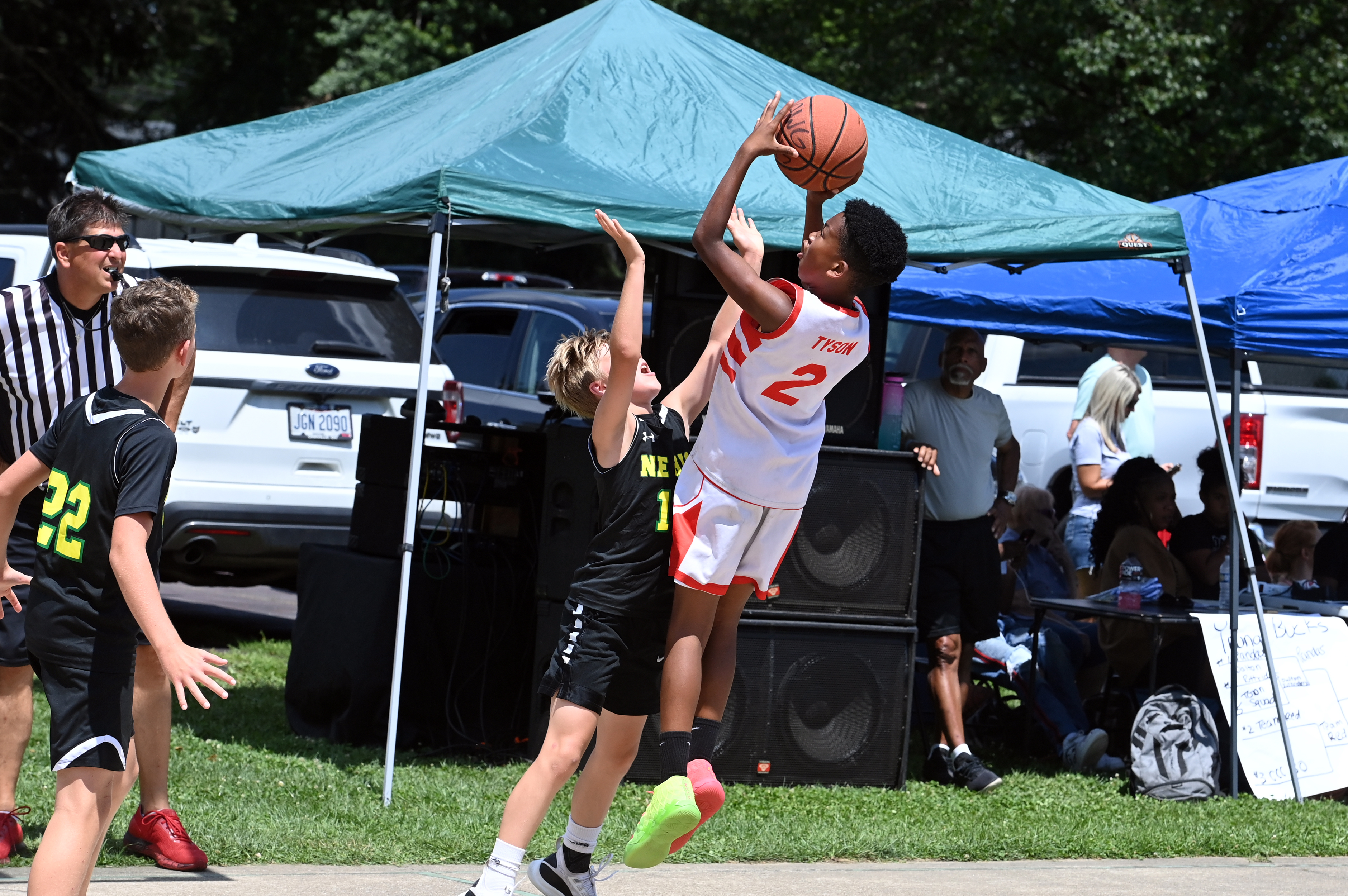 %_tempFileNamedog-days-basketball-2022_7323%