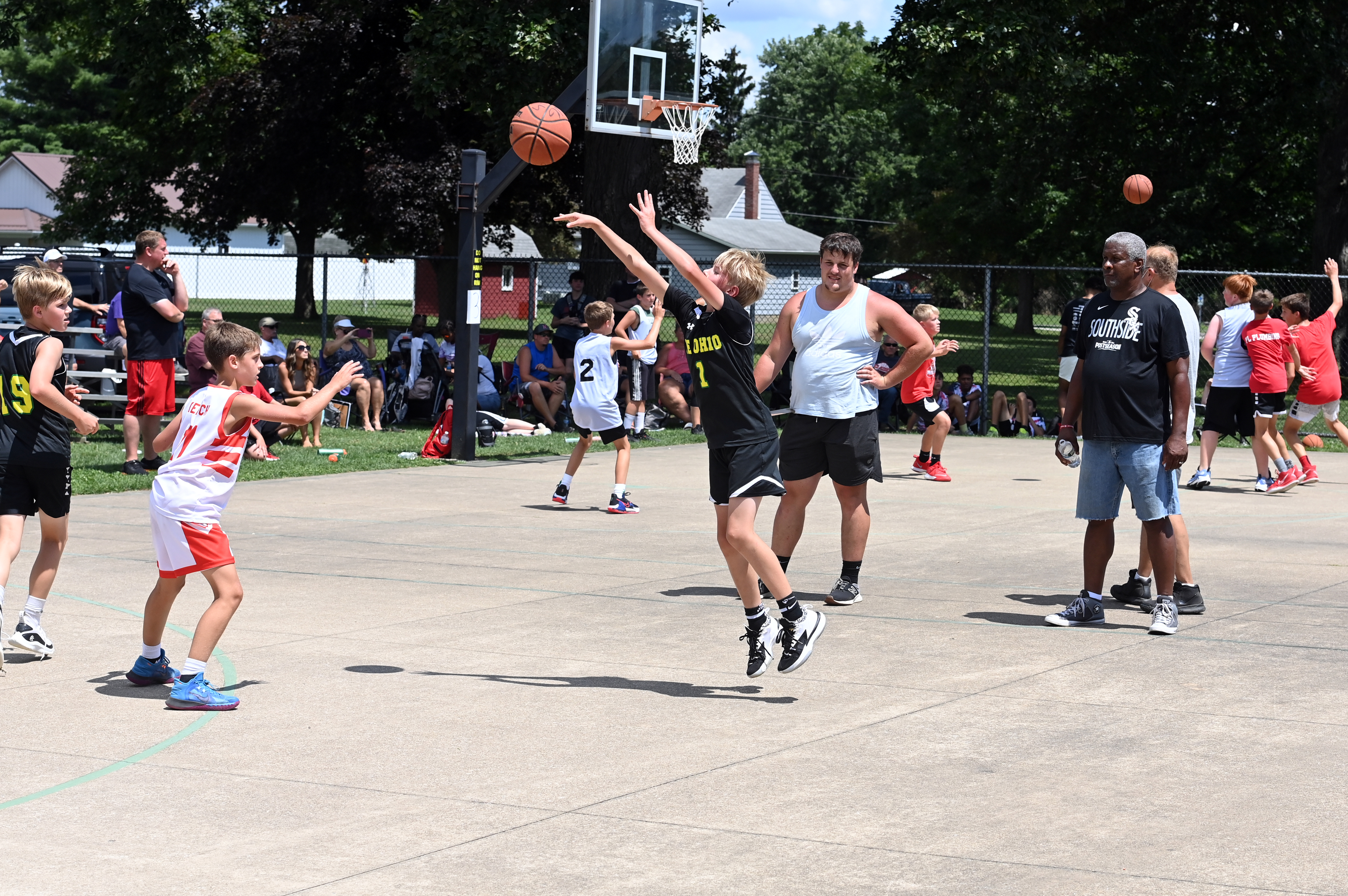 %_tempFileNamedog-days-basketball-2022_7421%