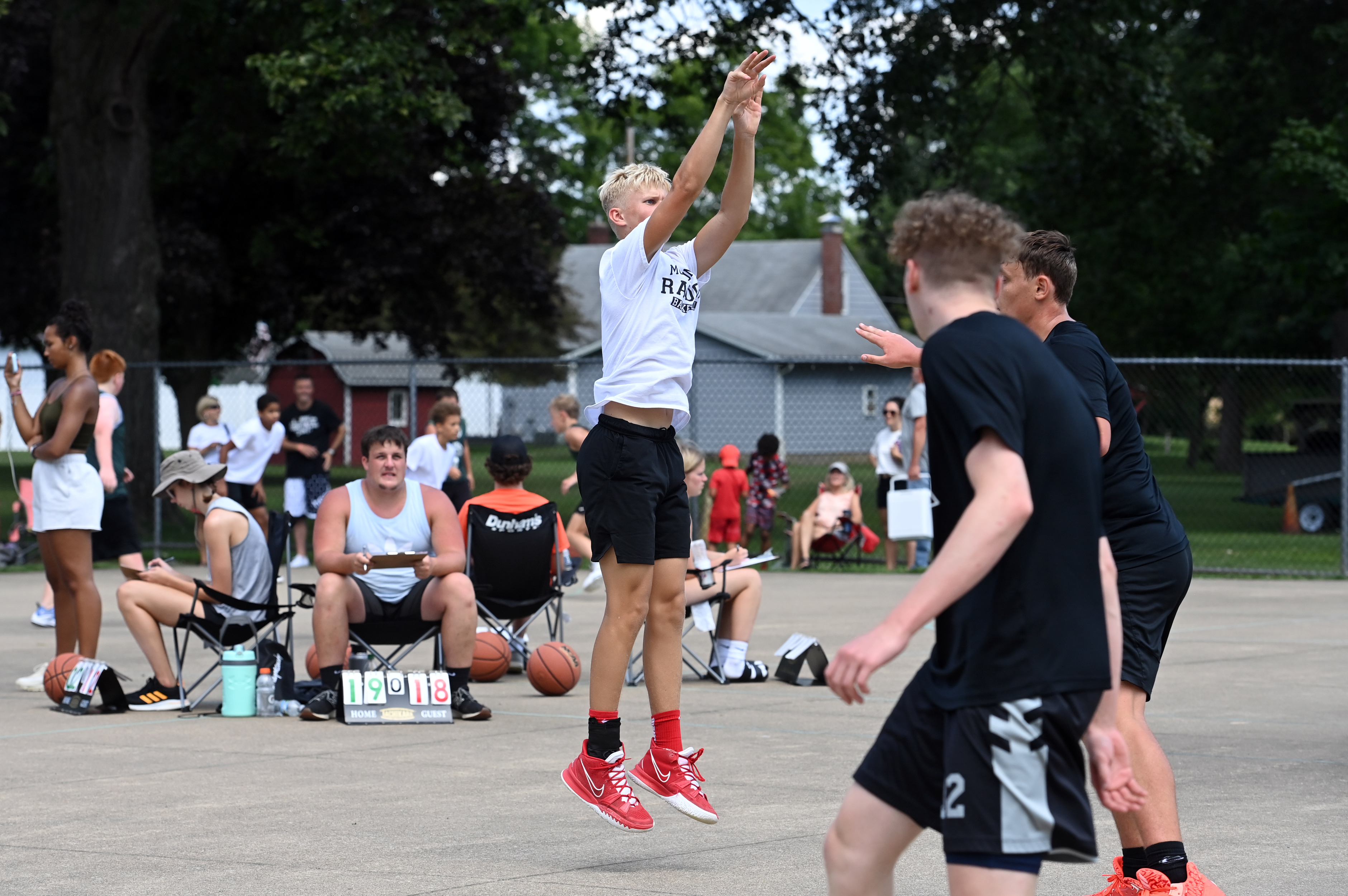 %_tempFileNamedog-days-basketball-2022_7616%