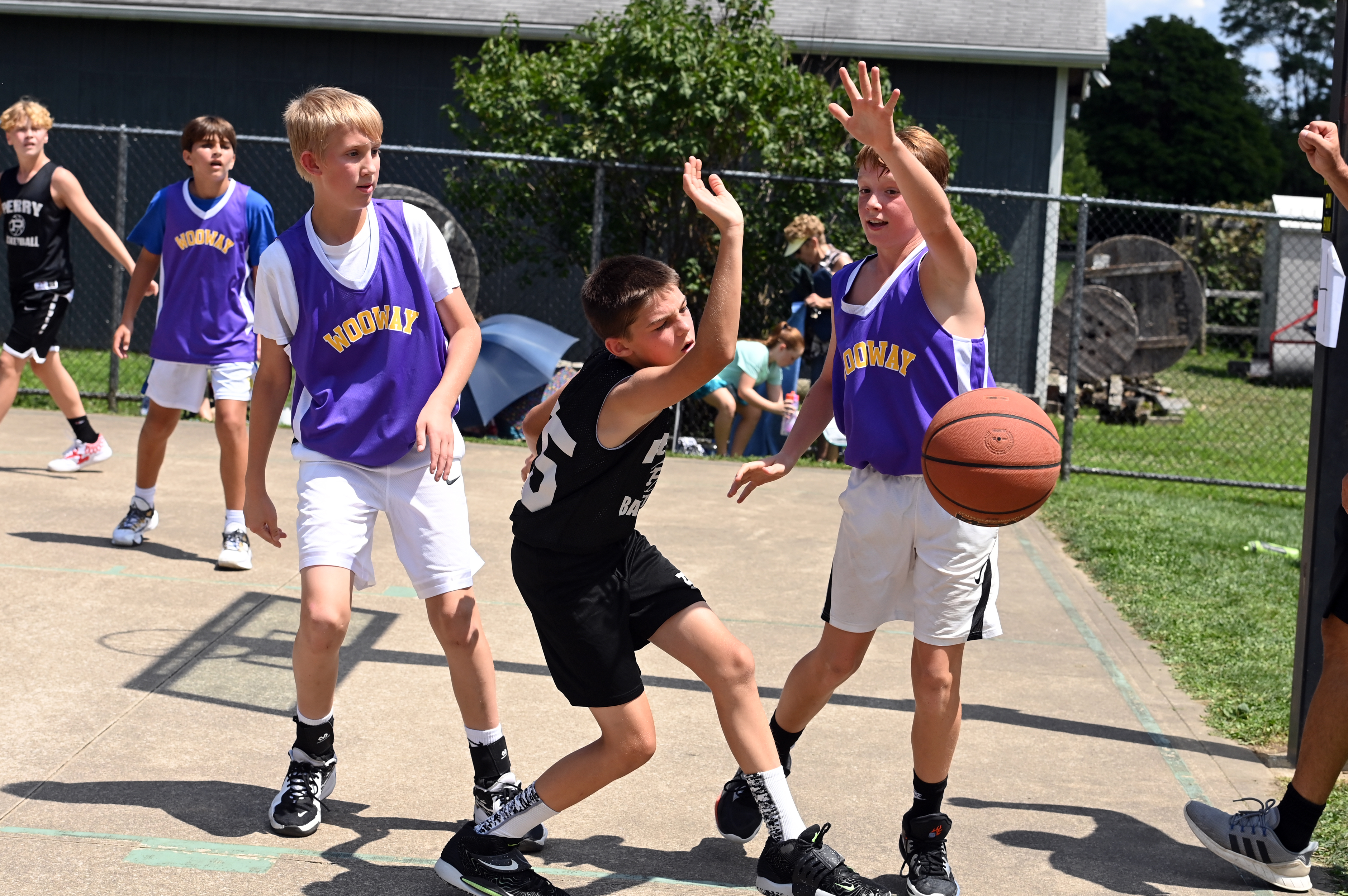 %_tempFileNamedog-days-basketball-2022_7835%