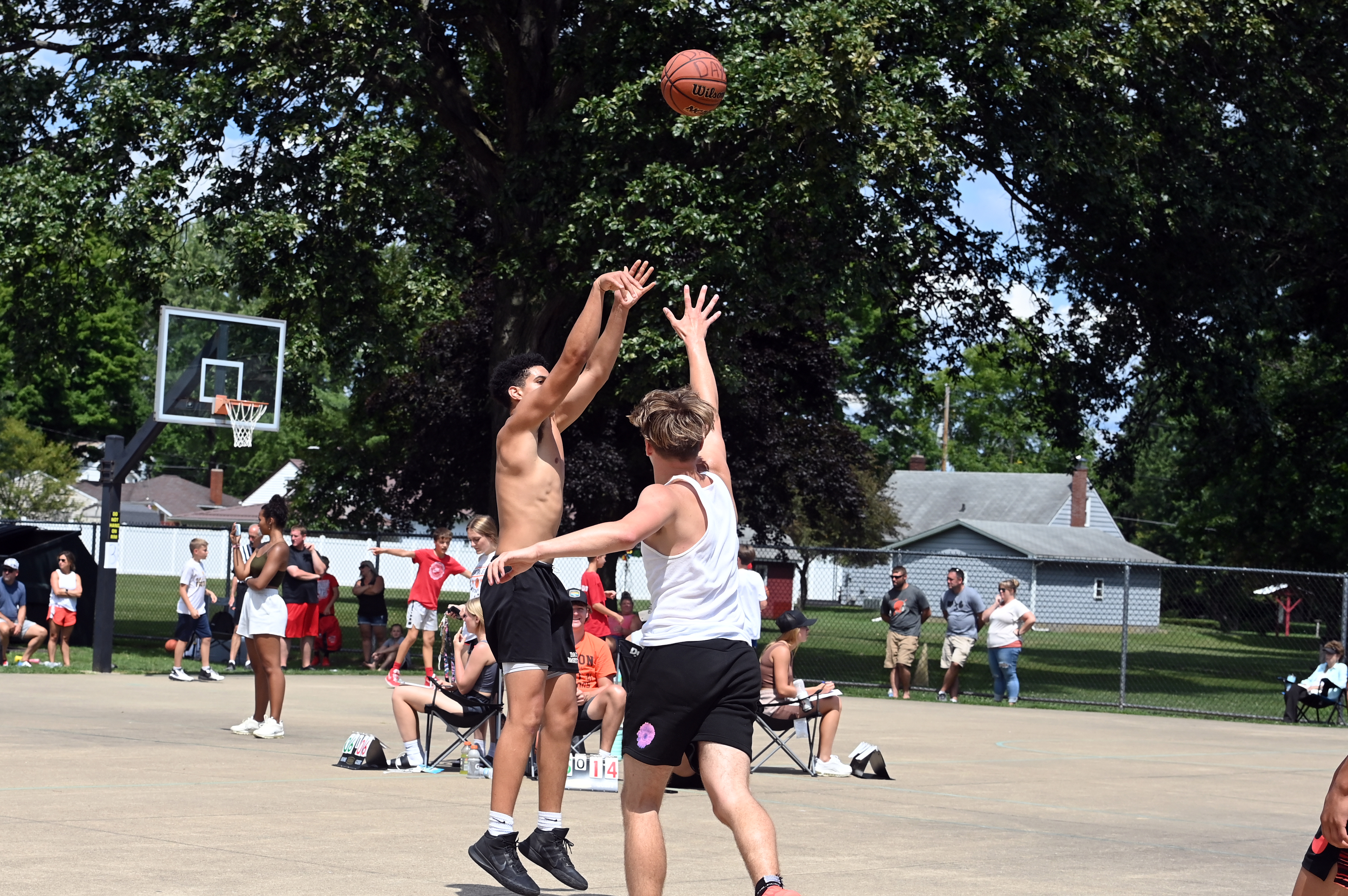 %_tempFileNamedog-days-basketball-2022_8445%