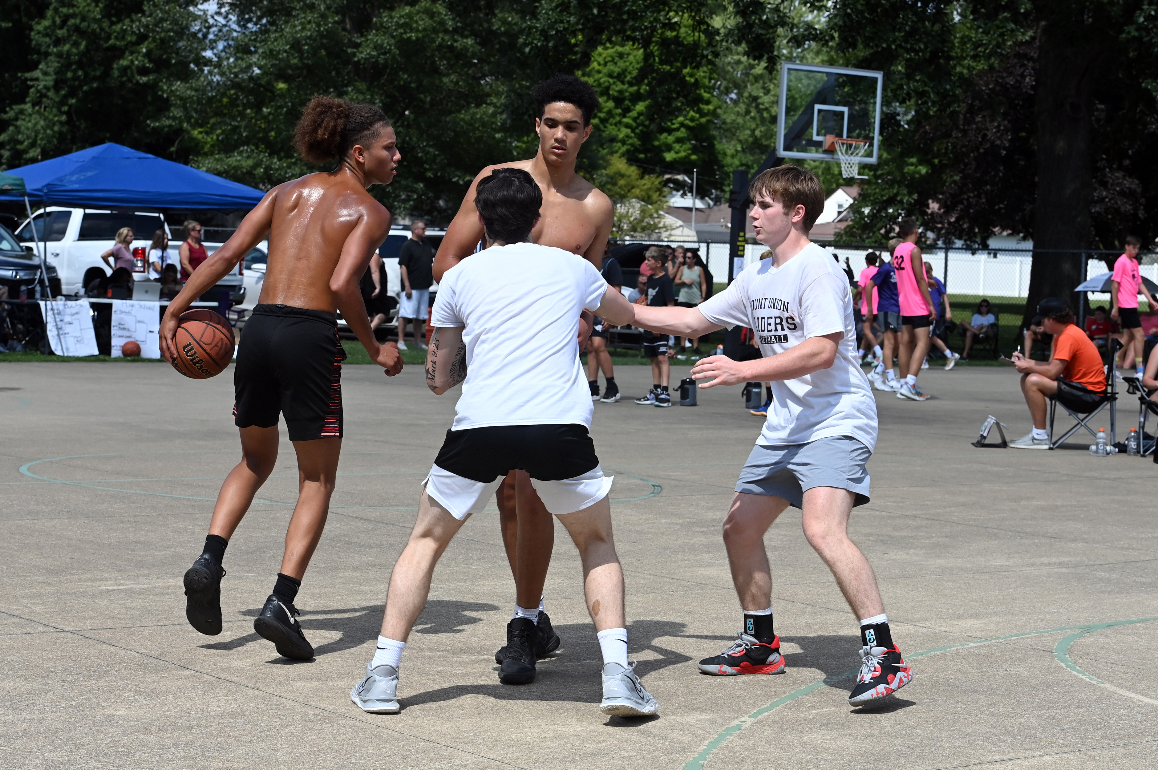 %_tempFileNamedog-days-basketball-2022_9461%