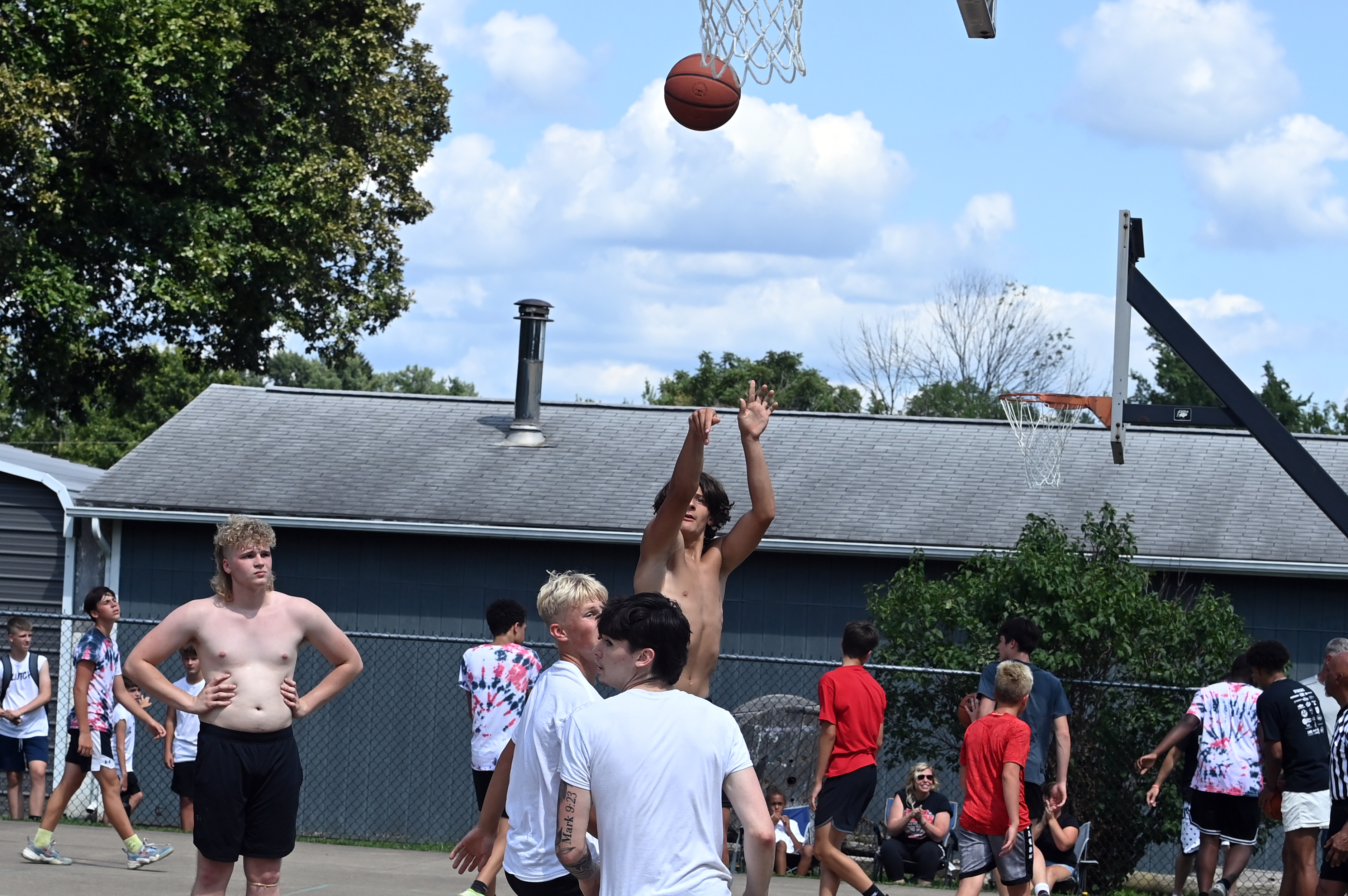 %_tempFileNamedog-days-basketball-2022_9470%