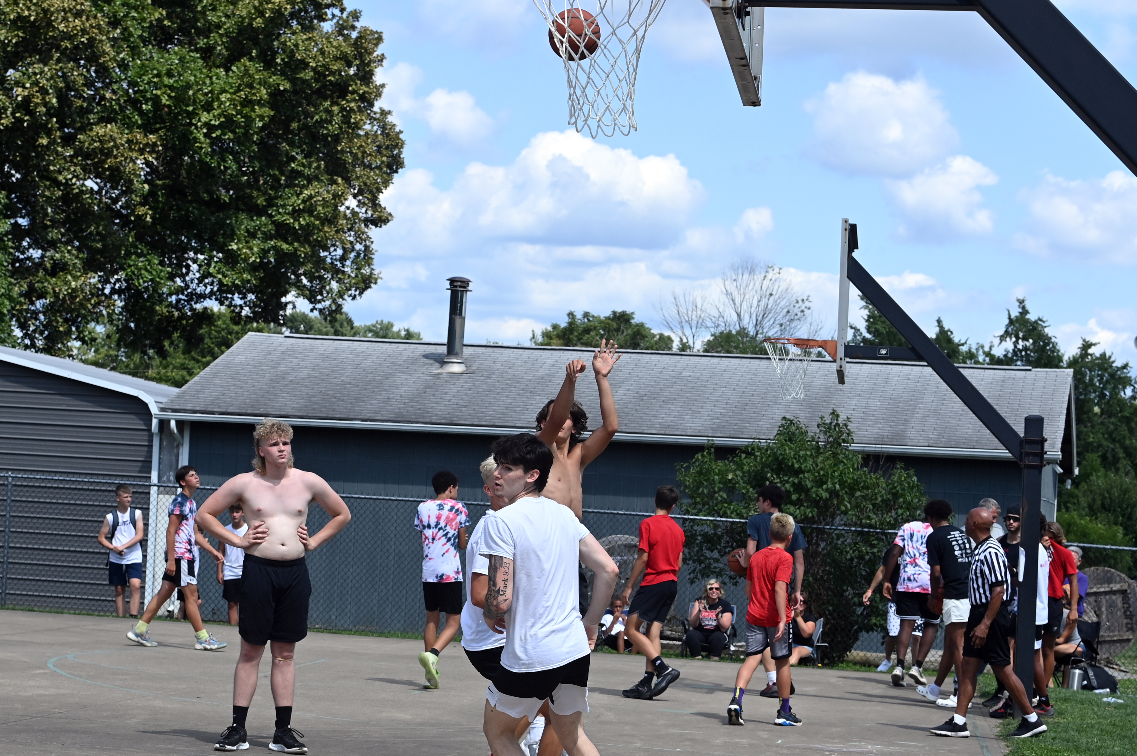 %_tempFileNamedog-days-basketball-2022_9471%