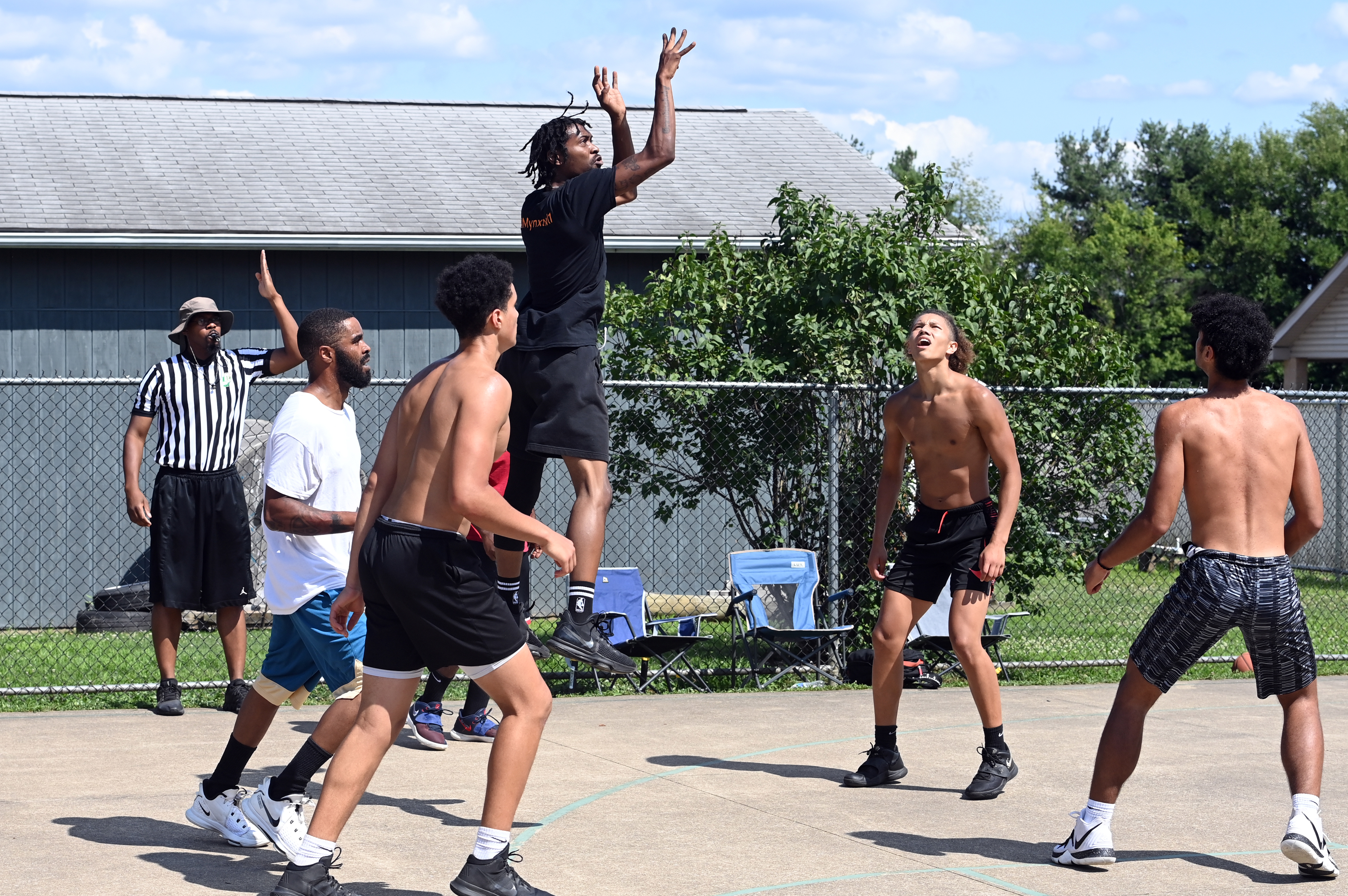 %_tempFileNamedog-days-basketball-2022_9784%