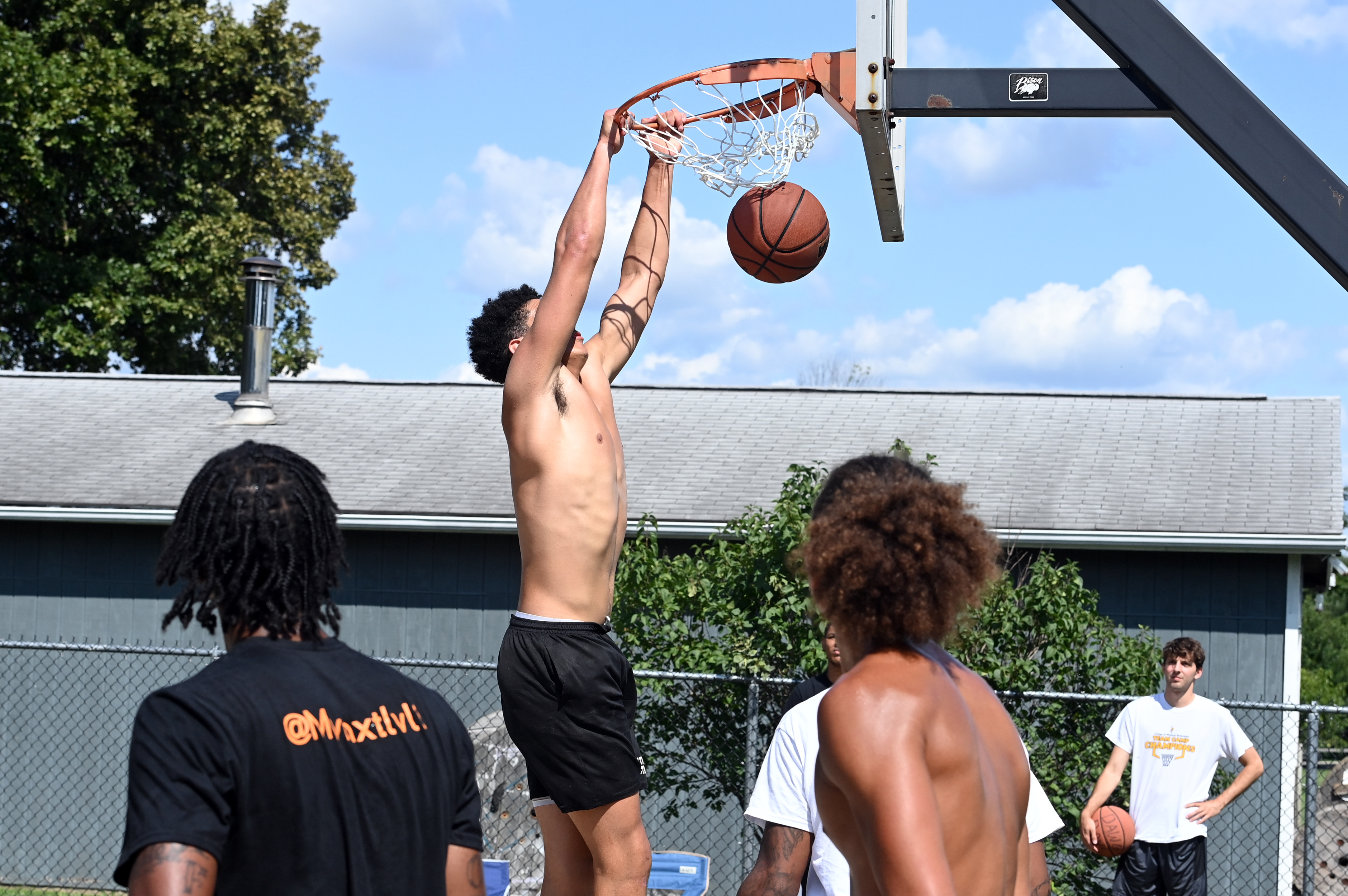 %_tempFileNamedog-days-basketball-2022_9953%