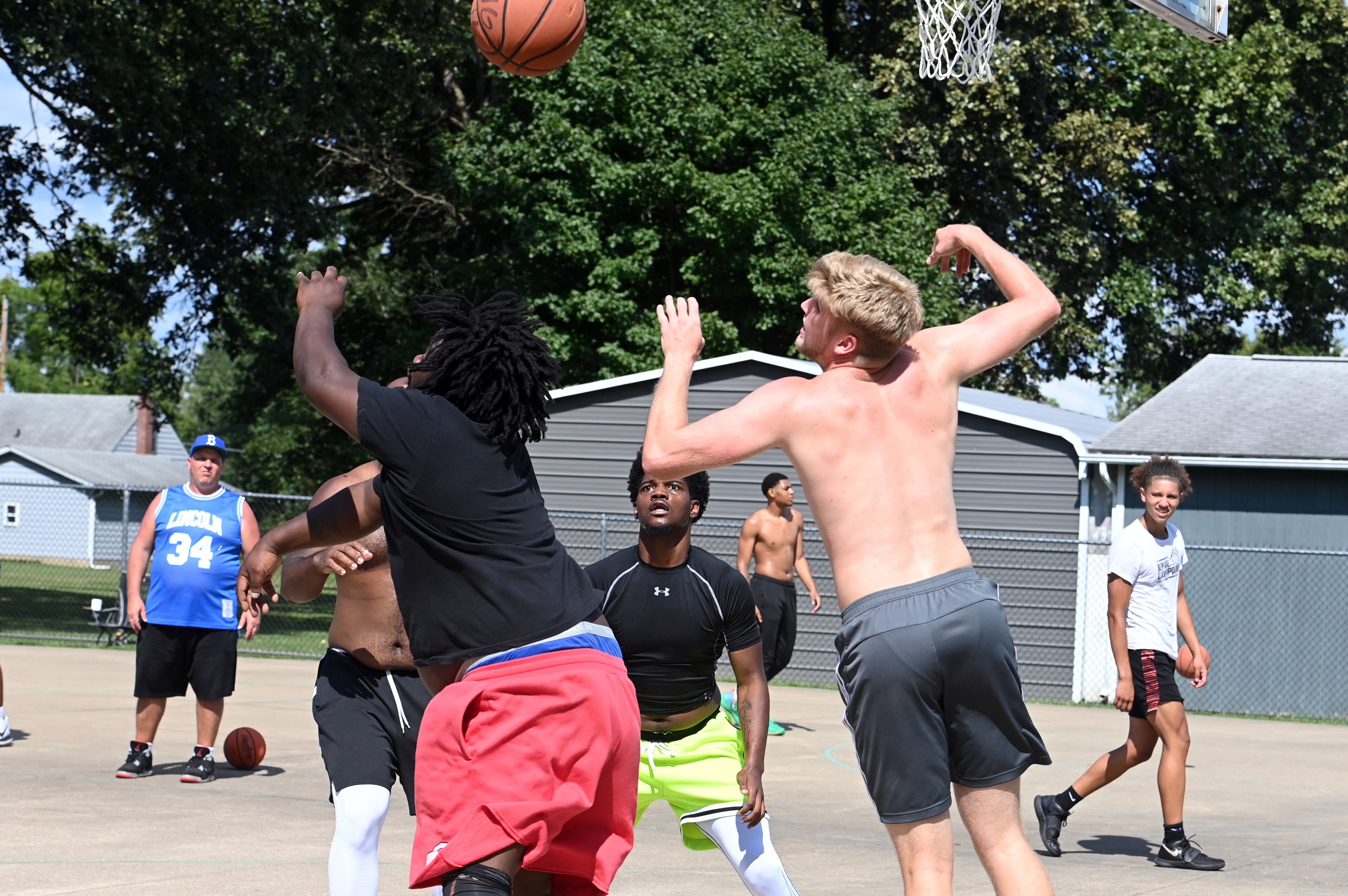 %_tempFileNamedog-days-basketball-2022_0231%