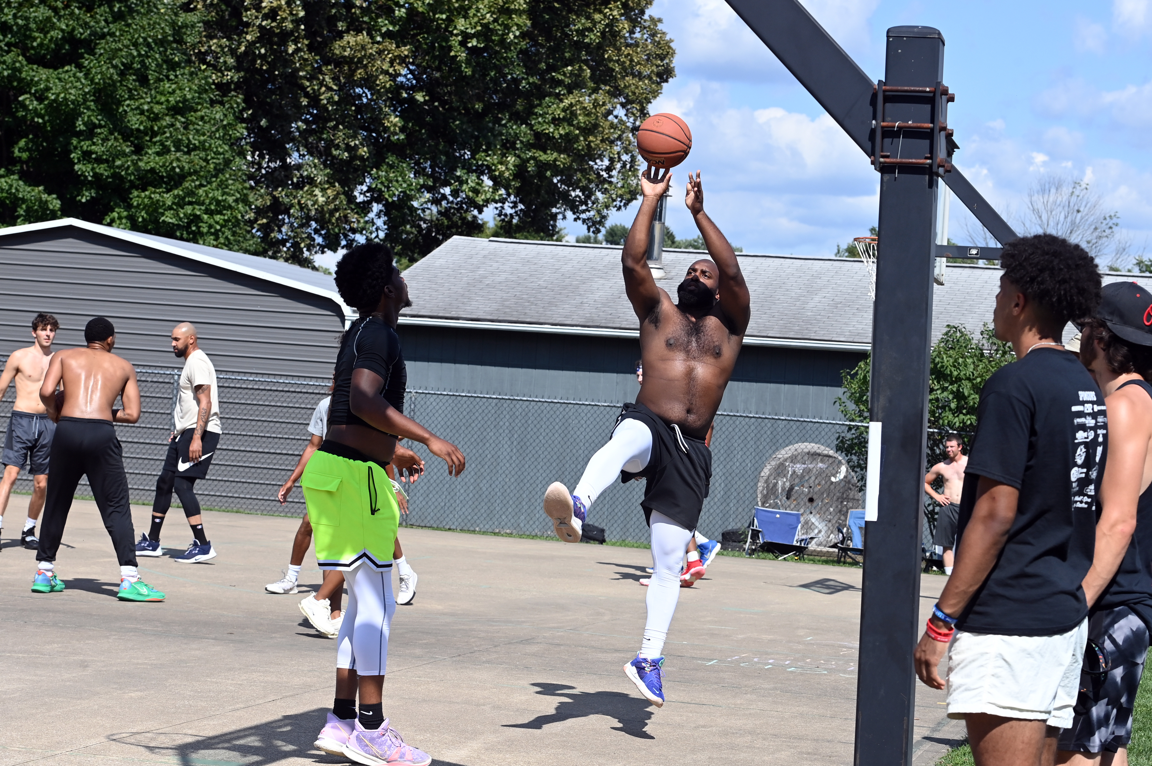 %_tempFileNamedog-days-basketball-2022_0253%