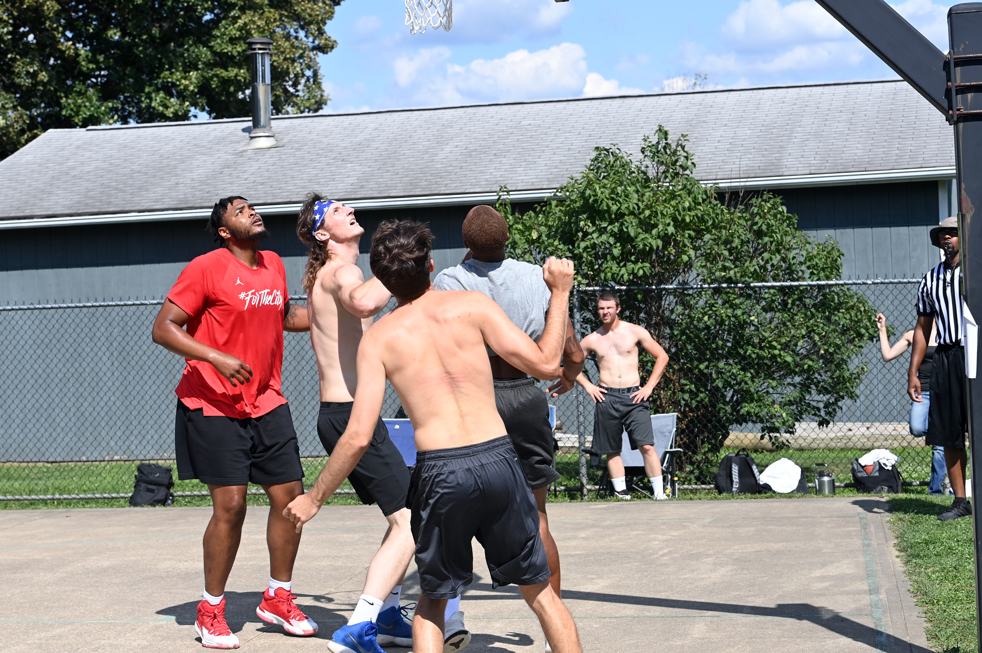 %_tempFileNamedog-days-basketball-2022_0381%
