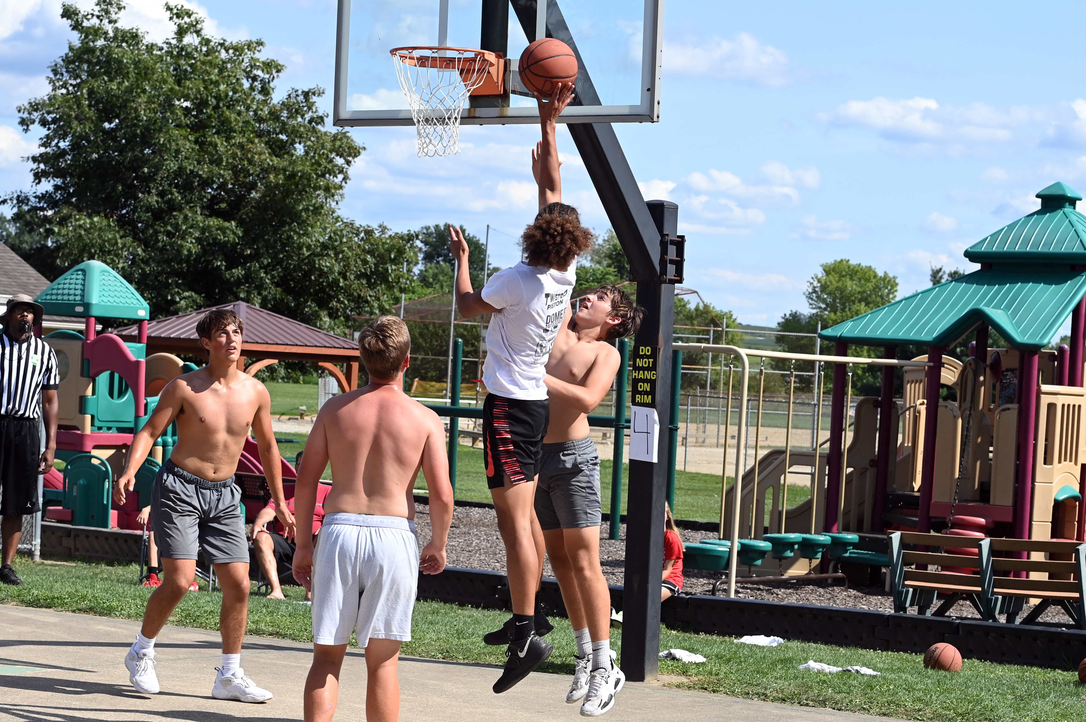 %_tempFileNamedog-days-basketball-2022_0905%