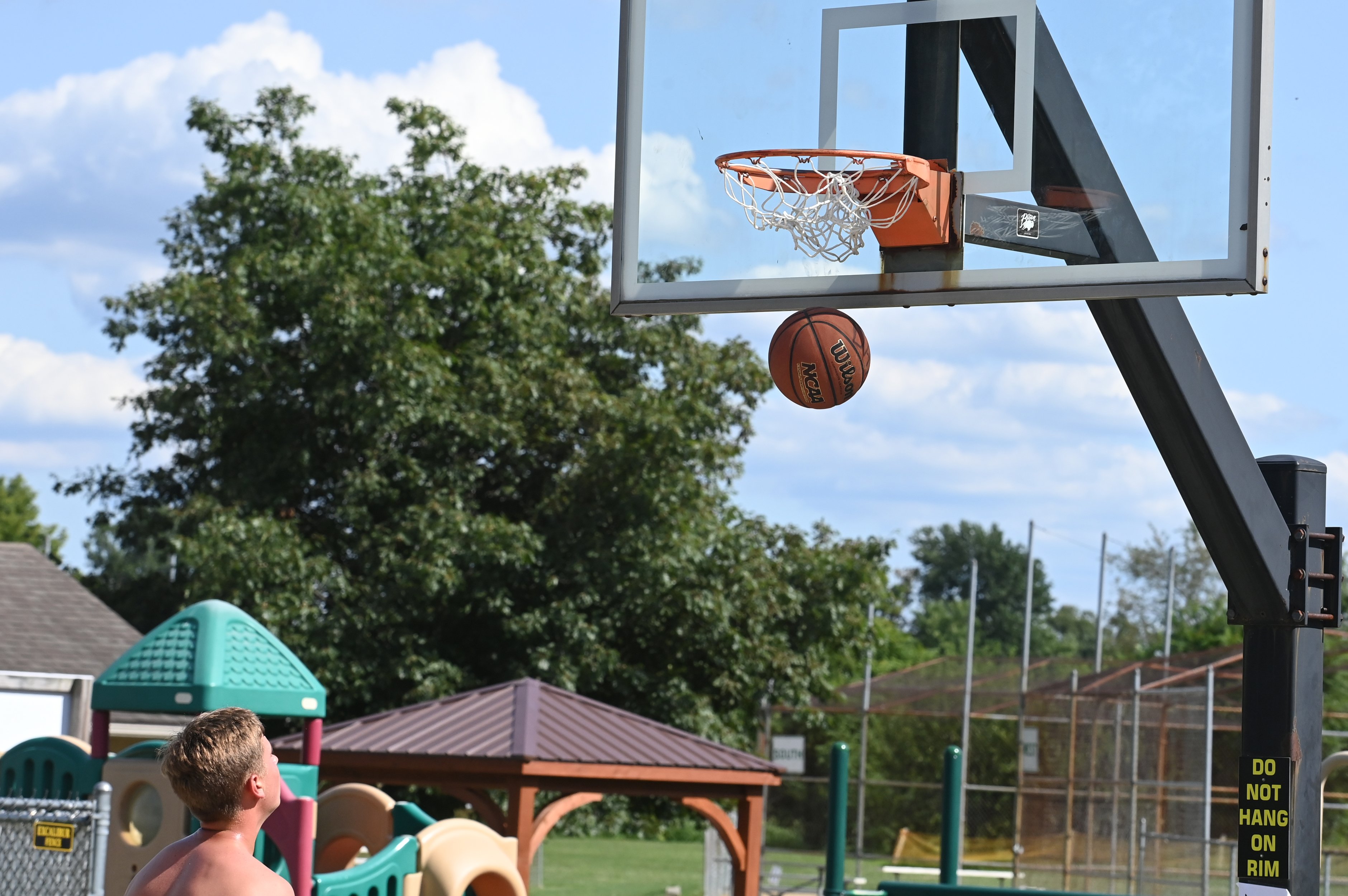 %_tempFileNamedog-days-basketball-2022_0963%