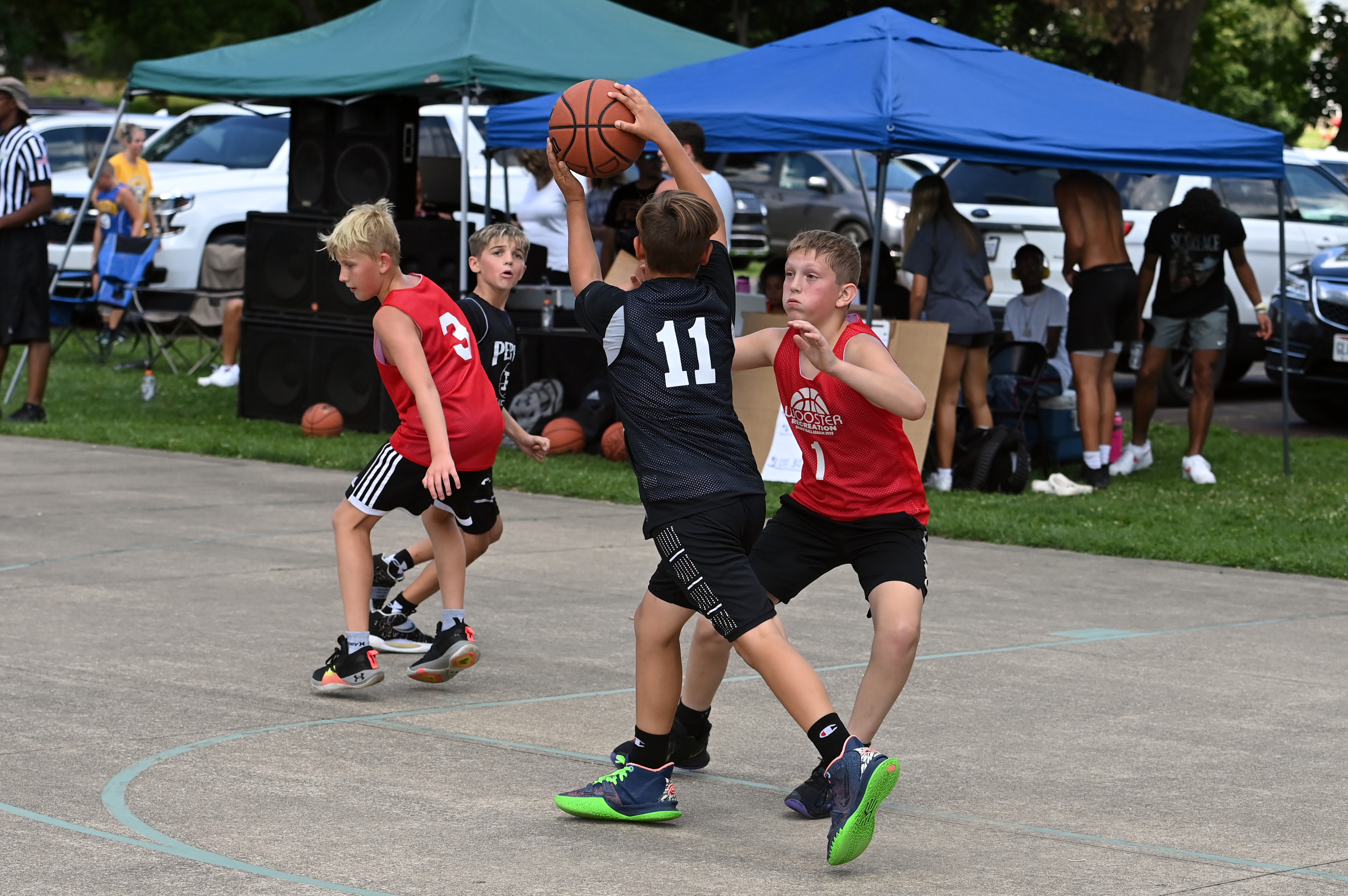 %_tempFileNamedog-days-basketball-2022_4542%