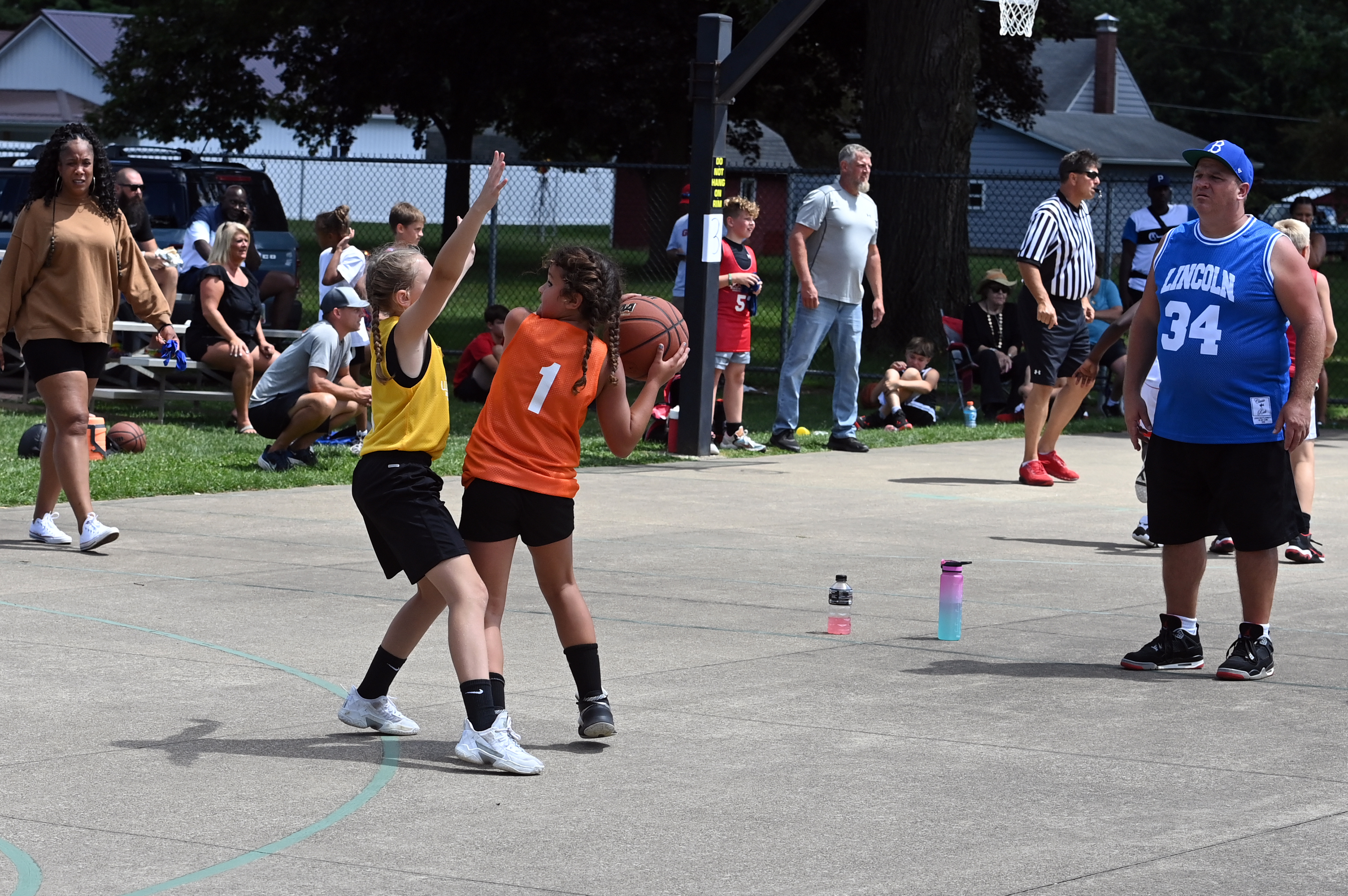 %_tempFileNamedog-days-basketball-2022_4803%