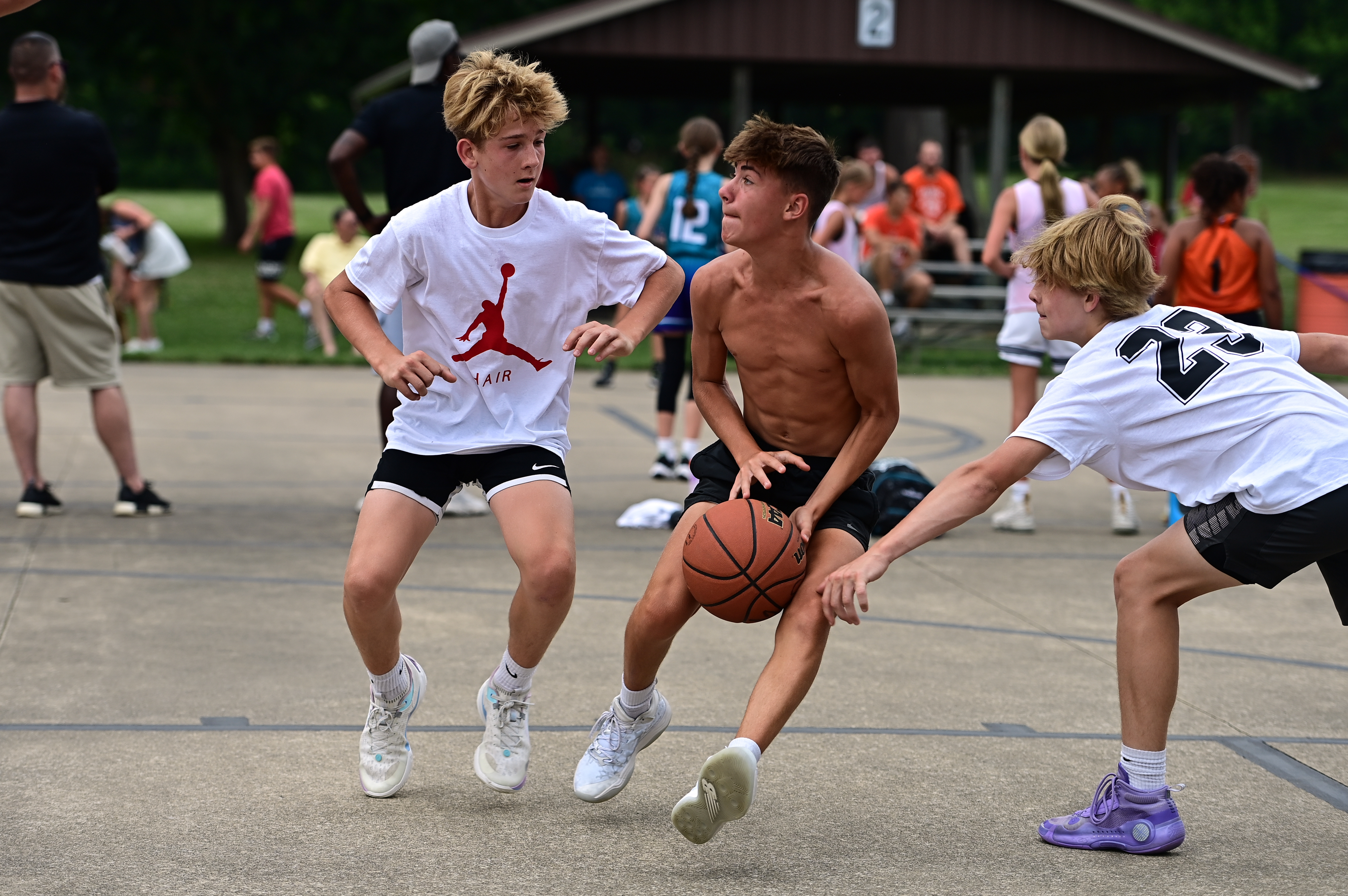 %_tempFileNamedog_days_basketball_6135%